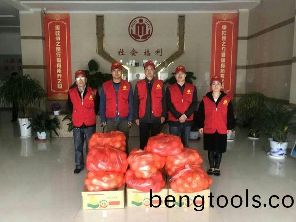 党支部到儿童福利院开展(zhan)送(song)温暖活(huo)动.jpg